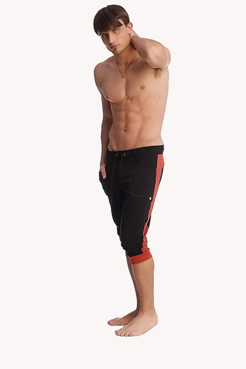 Cuffed Capri Yoga Pants – Black with Cinnabar
