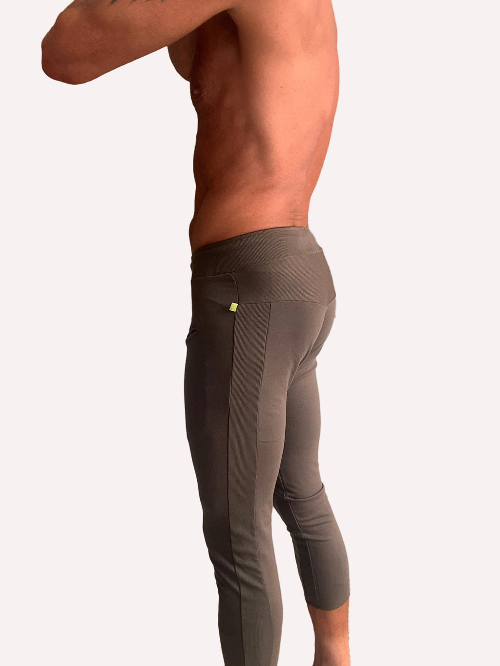 4/5 Zip-Pocket Capri Yoga Pants – Army Green