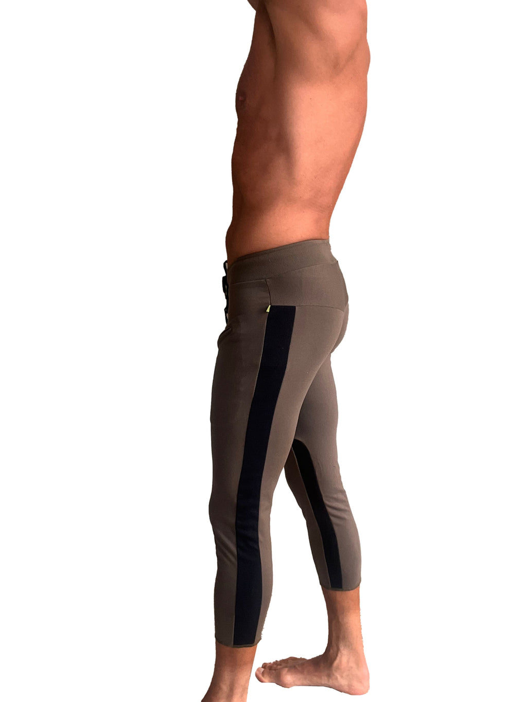 4/5 Zip-Pocket Capri Yoga Pants – Army Green with Black