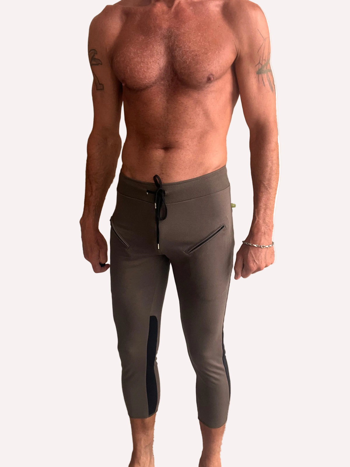 4/5 Zip-Pocket Capri Yoga Pants – Army Green with Black