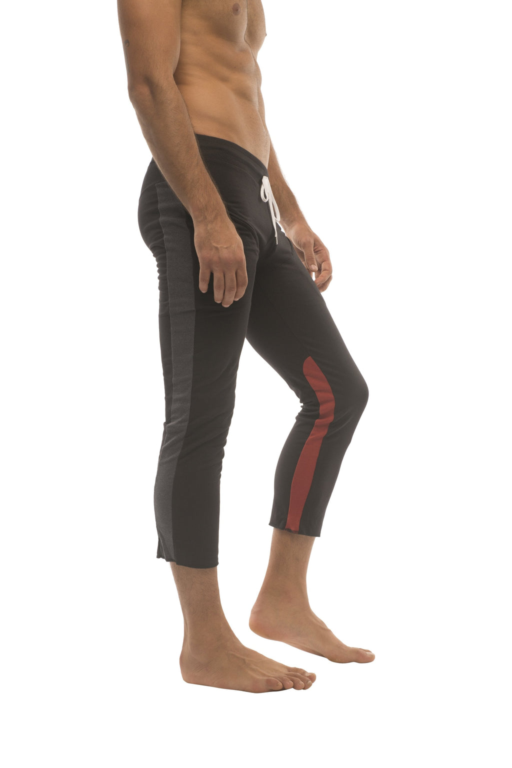 4/5 Zip-Pocket Capri Yoga Pants – Black/Charcoal/Red