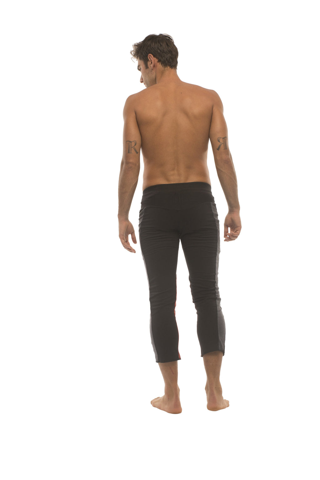 4/5 Zip-Pocket Capri Yoga Pants – Black/Charcoal/Red