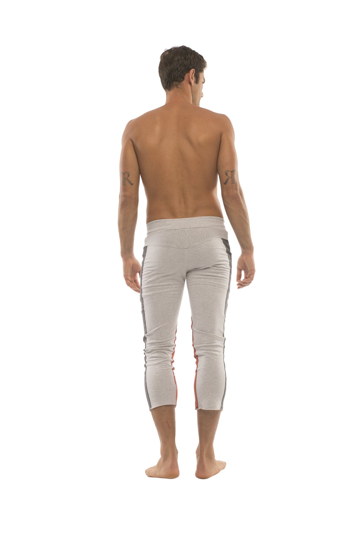 4/5 Zip-Pocket Capri Yoga Pants – Grey/Charcoal/Red
