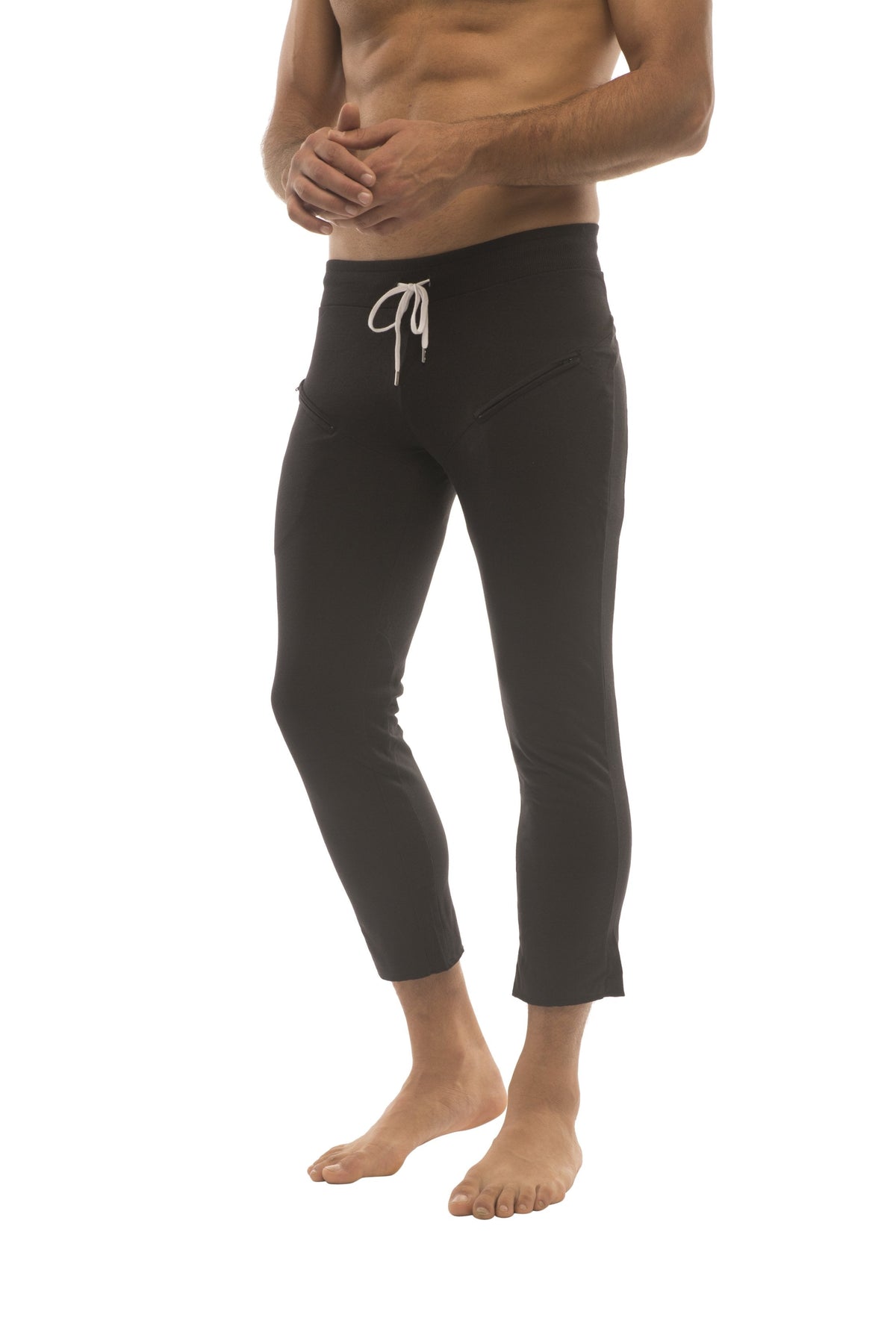 4/5 Zip-Pocket Capri Yoga Pants – Black